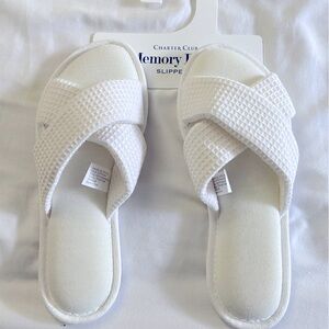 NWT Women’s Size 7/8 Memory Foam Slippers